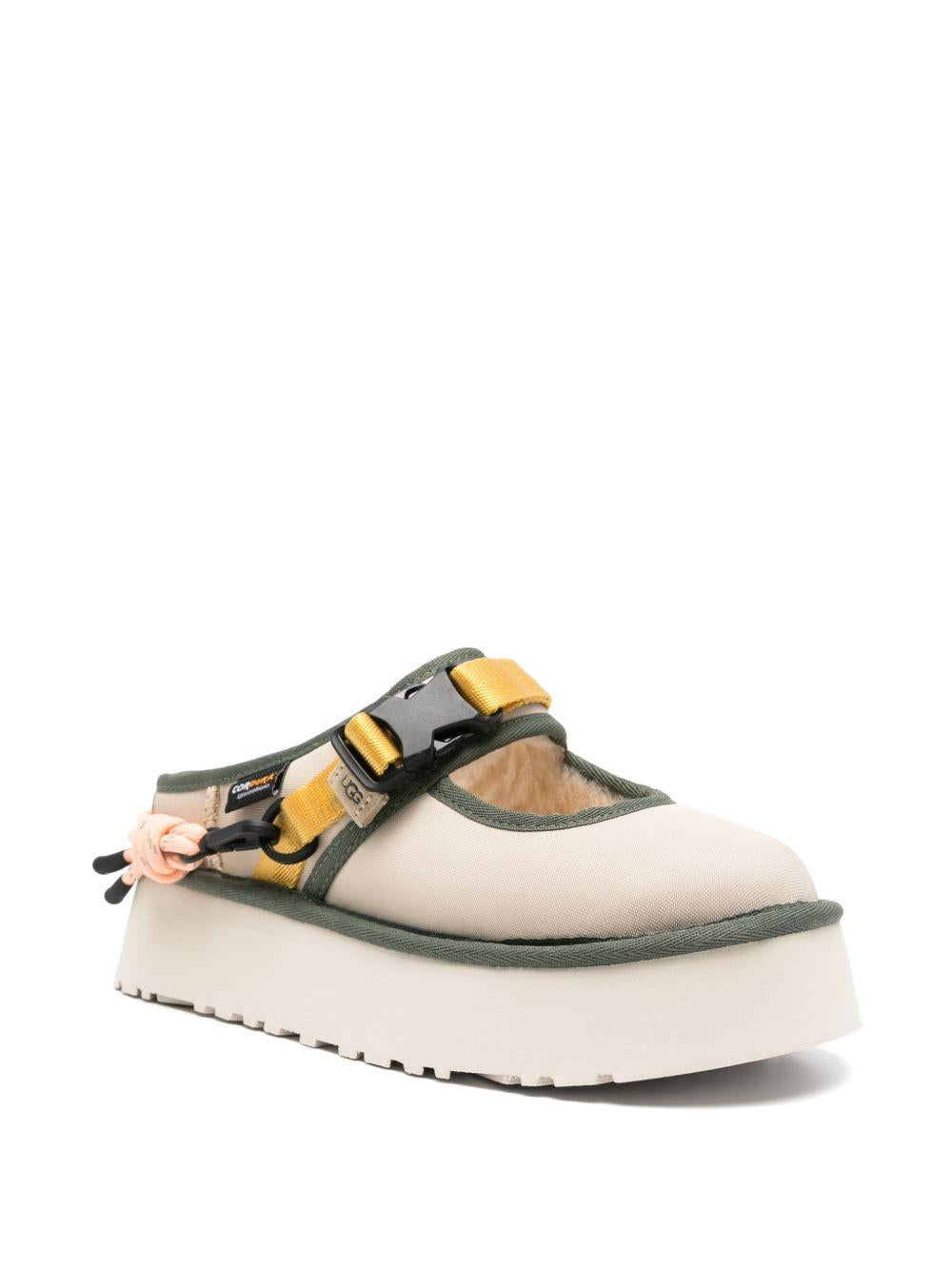  1180111 SAND CASTLE UGG 