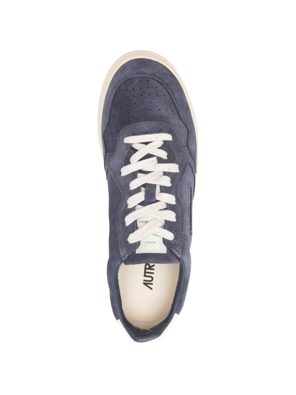 Sneakers Medalist Low Suede AULMUH11 BLUE WHITE AUTRY 