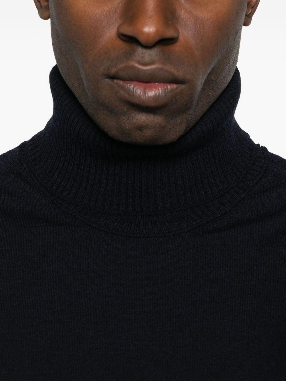 Extrafine Merino Wool Turtleneck Sweater 19CMKN035A005528A 888 TOTAL ECLIPSE CP COMPANY 