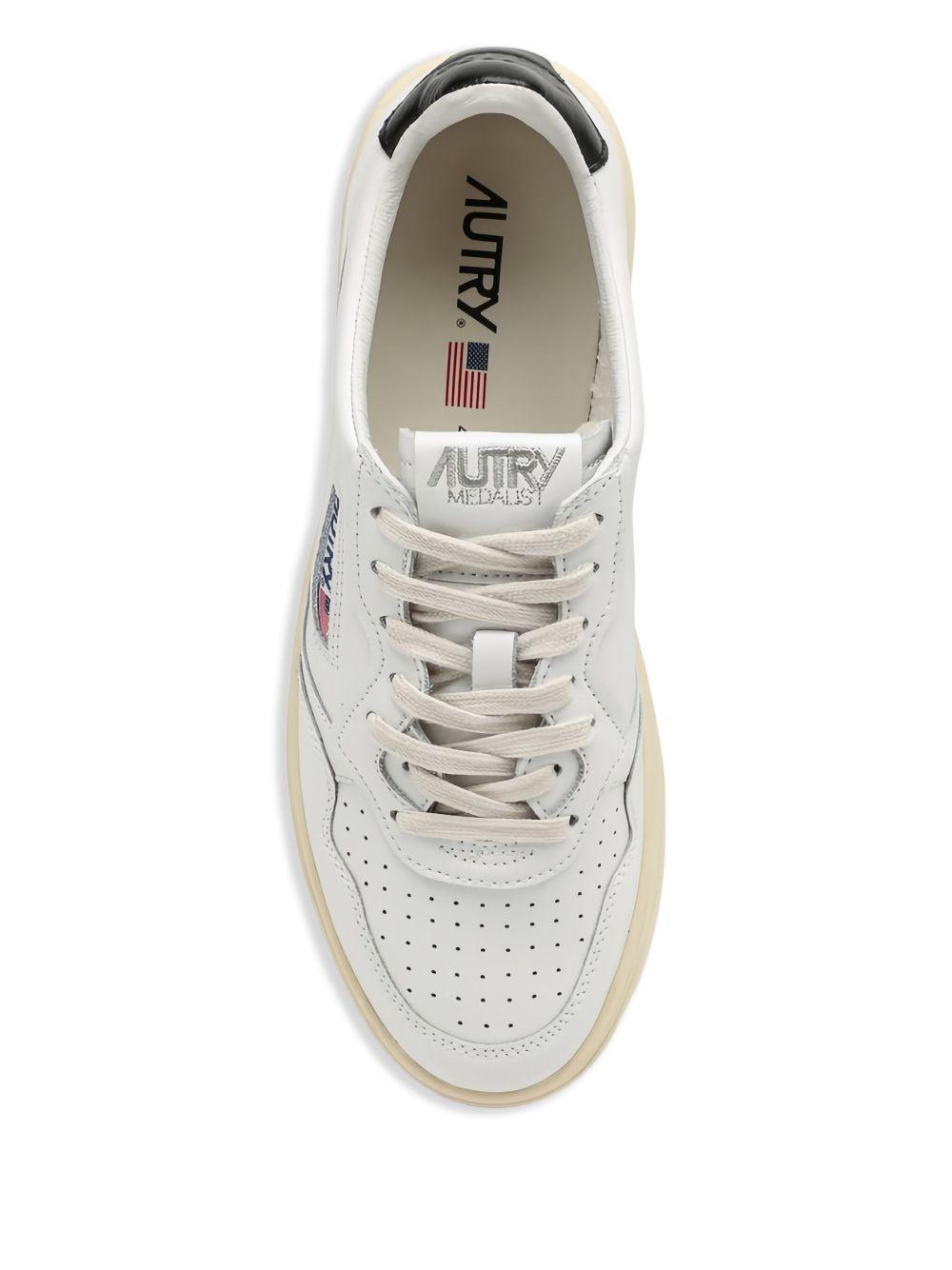 Medalist Low White Black AULWLL22 WHITE BLACK AUTRY 