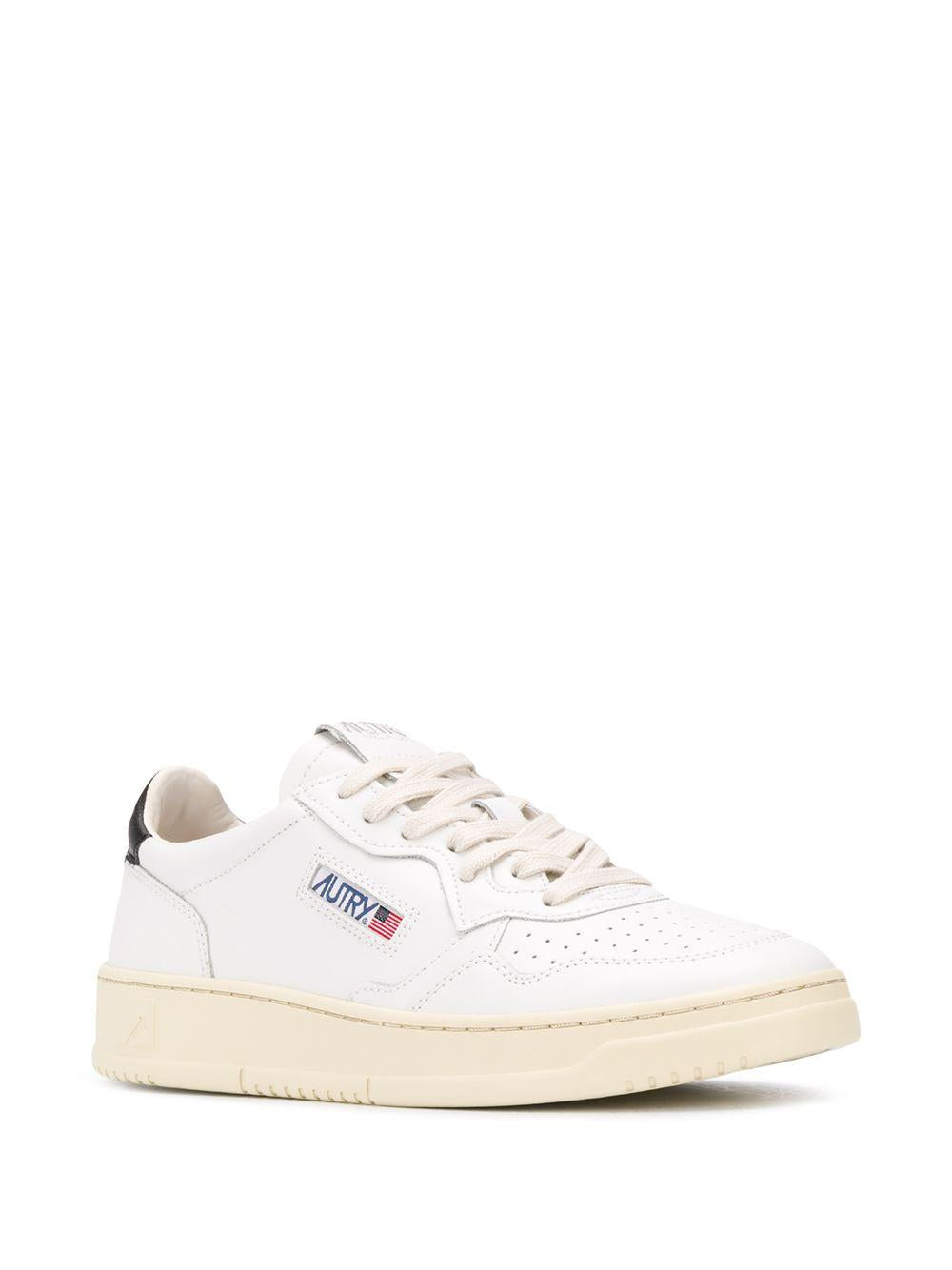 Sneakers Medalist Low in pelle bianca AULMLL22 WHITE BLACK AUTRY 