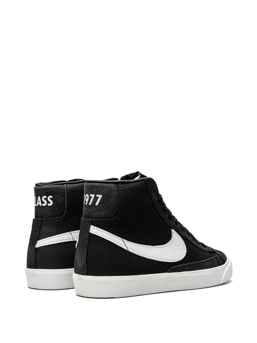  CD8233 001 BLACK WHITE NIKE 