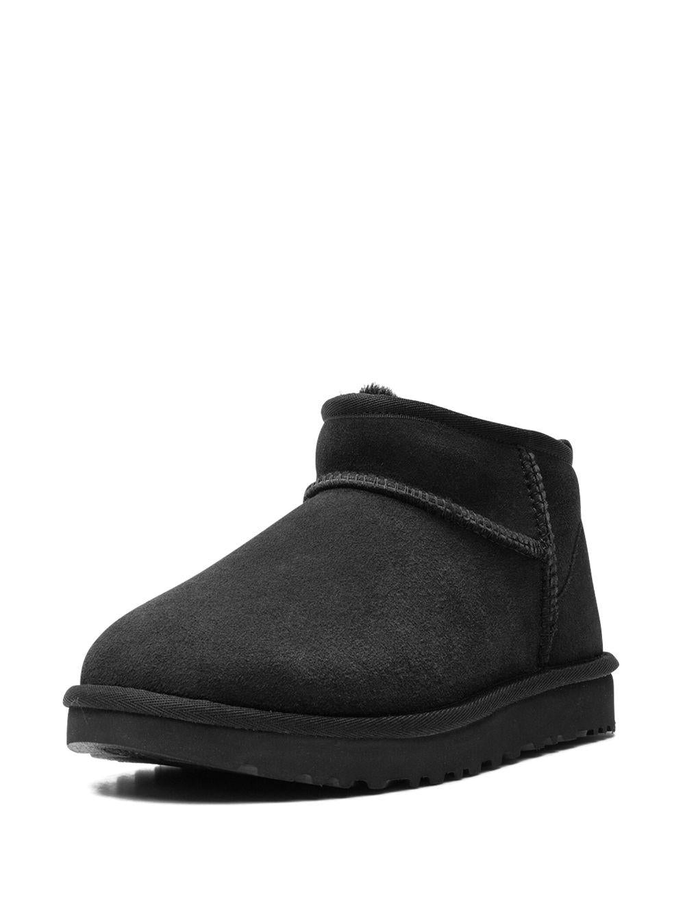  1116109 BLK UGG 