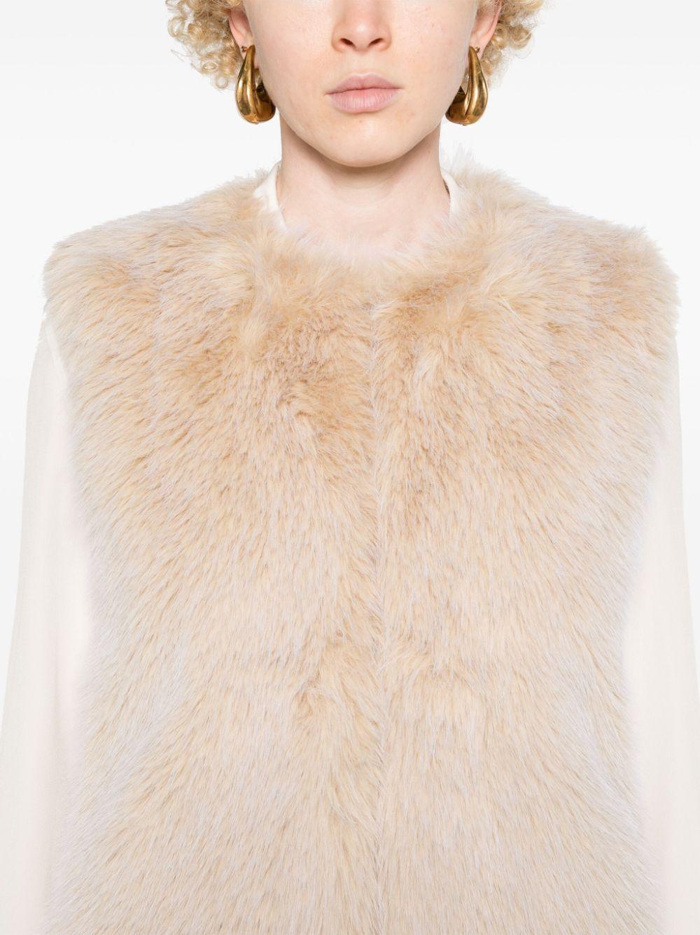  GC00065DR12627 1982 CHANTILLY HERNO 