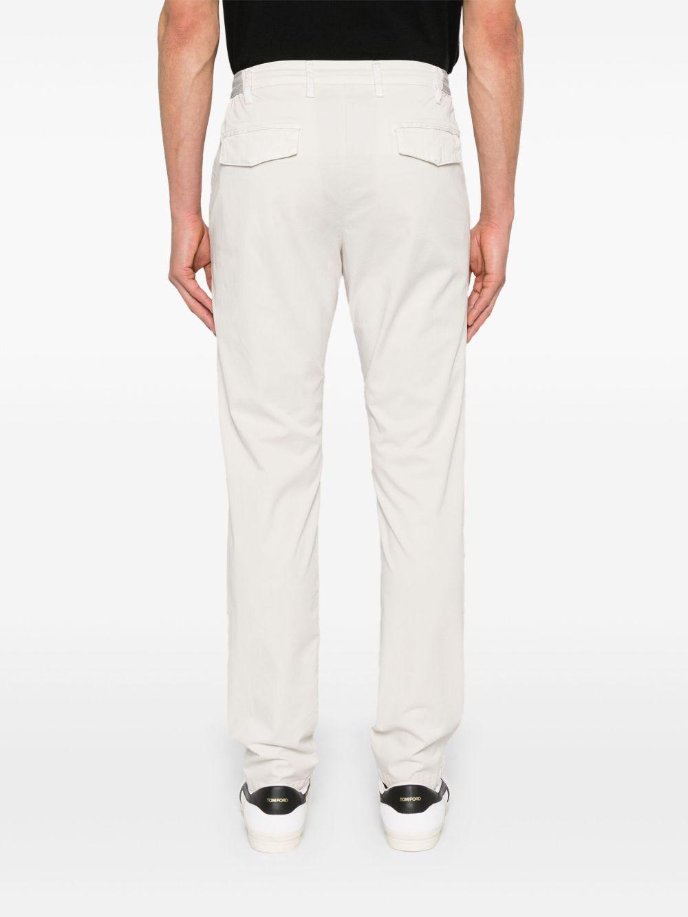 Pantaloni affusolati con pieghe K75PANH08TET0G002 02NN SABBIA ELEVENTY 