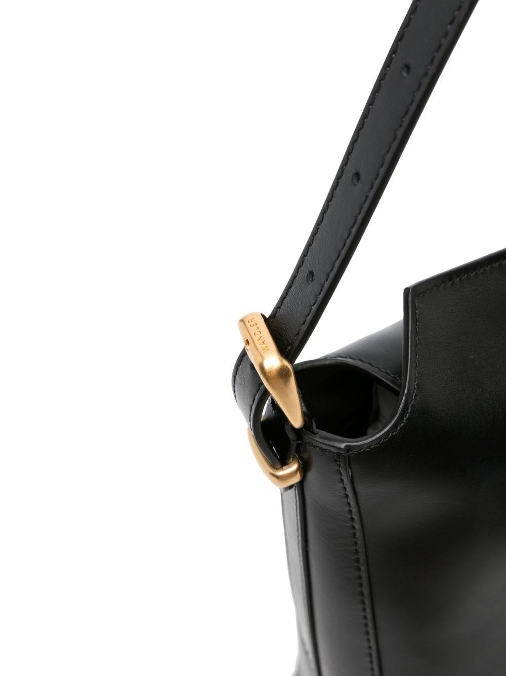  000121 3279 BLACK ECLIPSE WANDLER 