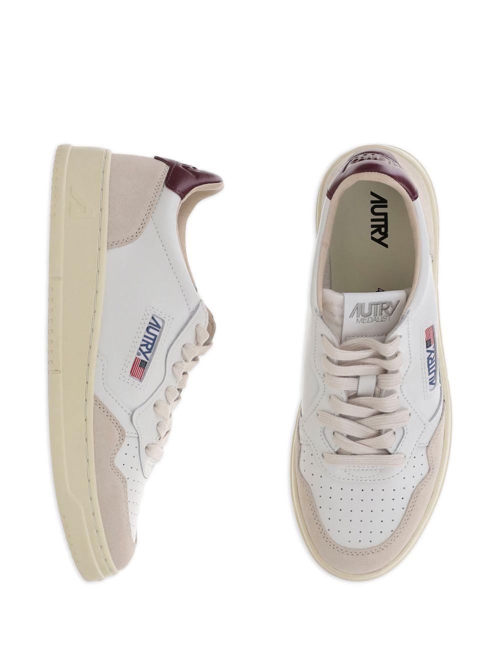 Sneakers Medalis AULWLS03 WHITE BURGUNDY AUTRY 