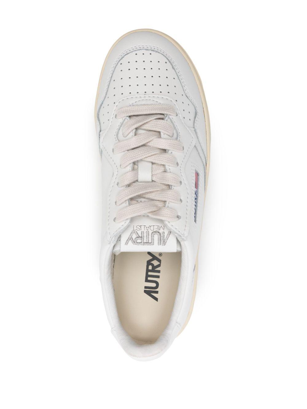 Sneakers Medalist Platform in Pelle Bianca PTLWLL15 WHITE AUTRY 