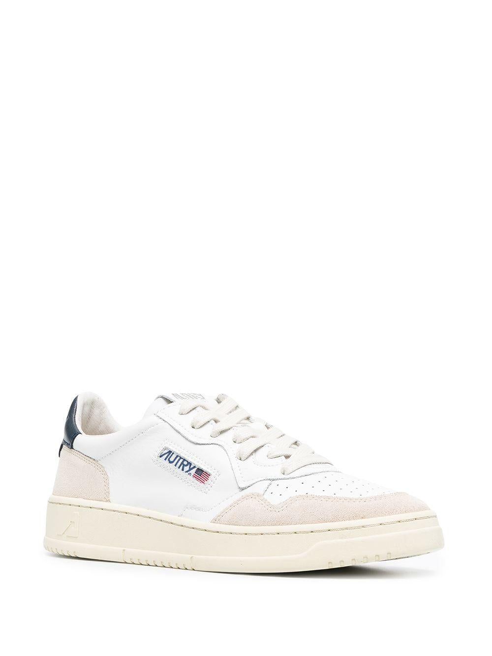 Sneakers Medalist Low in Pelle Bianca e Blu e Suede Beige AULMLS28 WHITE BLUE AUTRY 